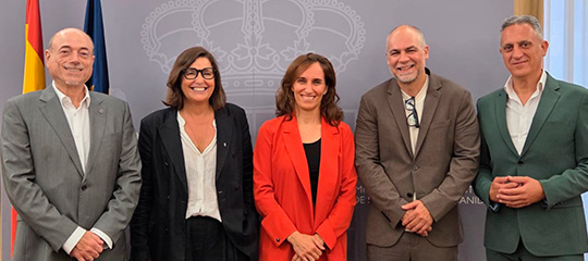 La Junta del Consell de Col·legis de Metges de Catalunya es reuneix amb la ministra de Sanitat per abordar els reptes urgents de la professió